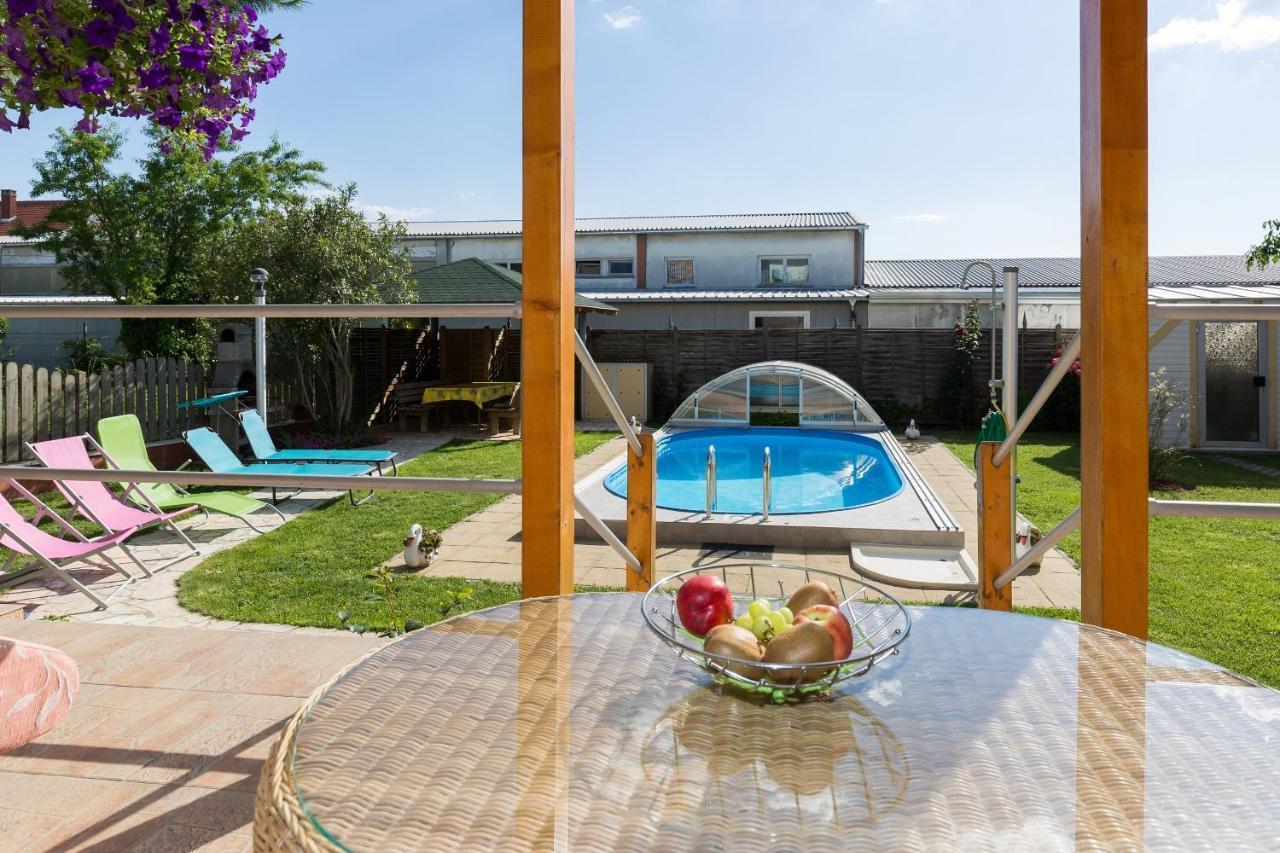 Apartment Twisting By The Private Pool Zadar Bagian luar foto